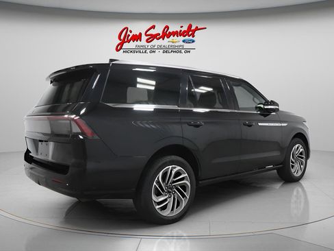 Used 2025 Lincoln Navigator Reserve AWD/4WD image 6