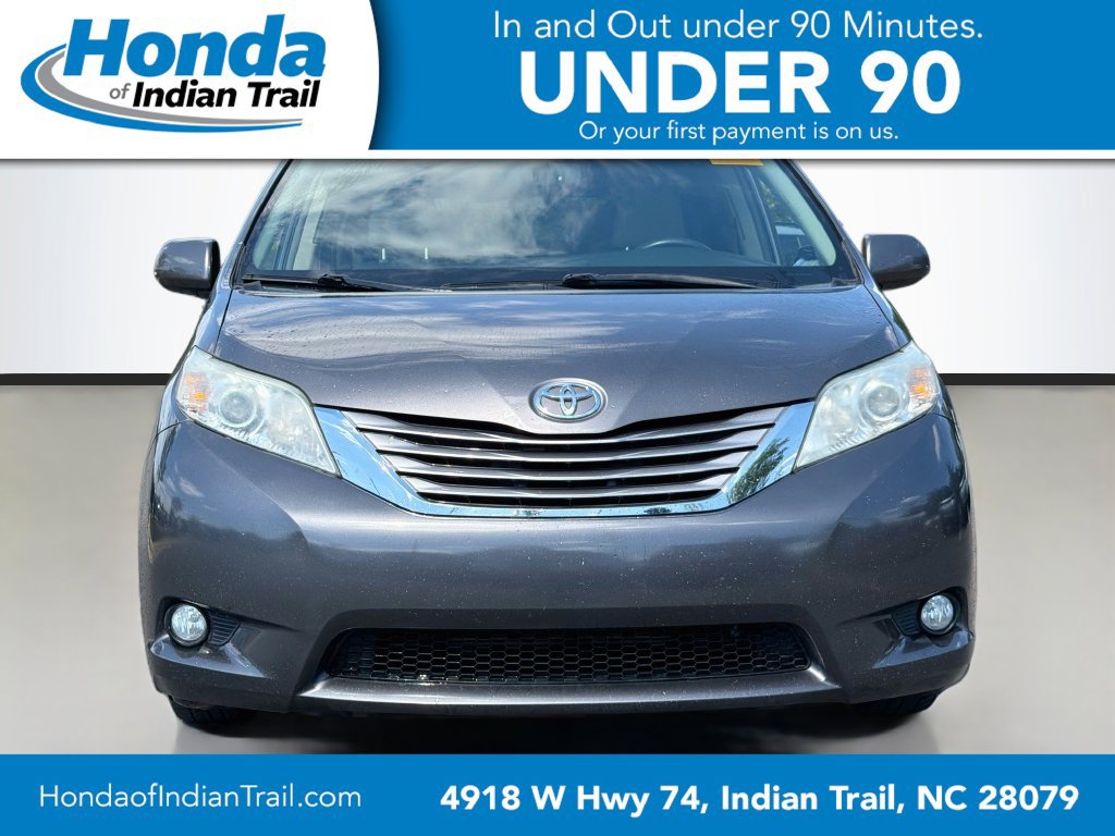 Used 2016 Toyota Sienna XLE FWD image 3