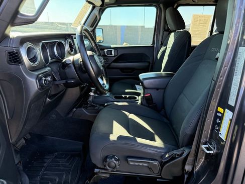 Used 2020 Jeep Wrangler Unlimited Sahara image 13