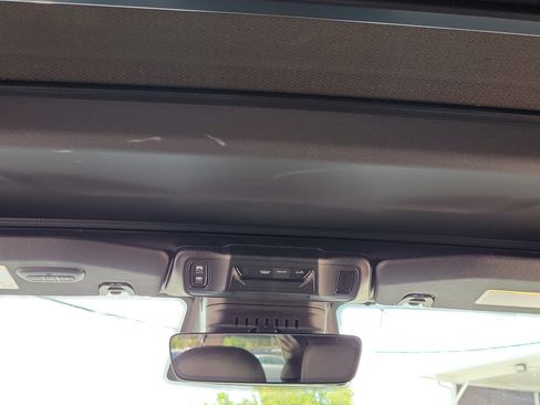 Used 2026 Jeep Wrangler Unlimited Sahara AWD/4WD image 19