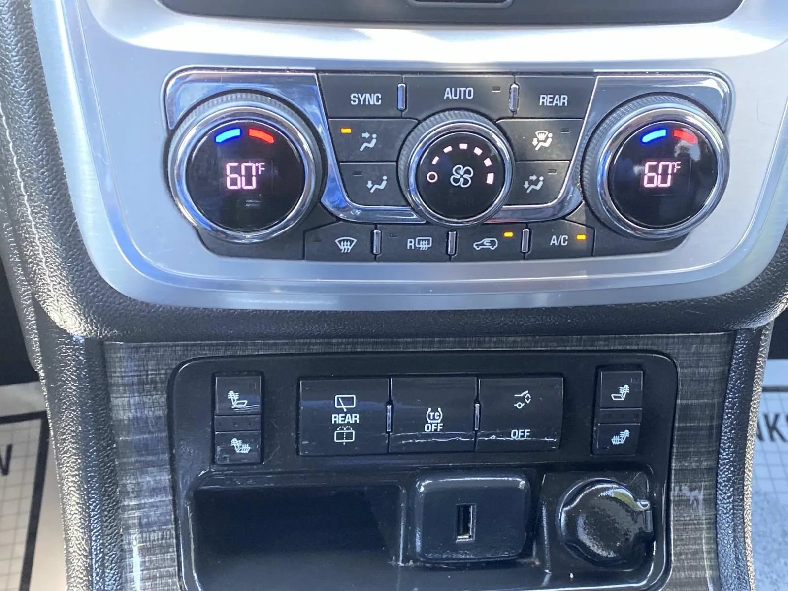 Used 2016 GMC Acadia SLT AWD/4WD image 27