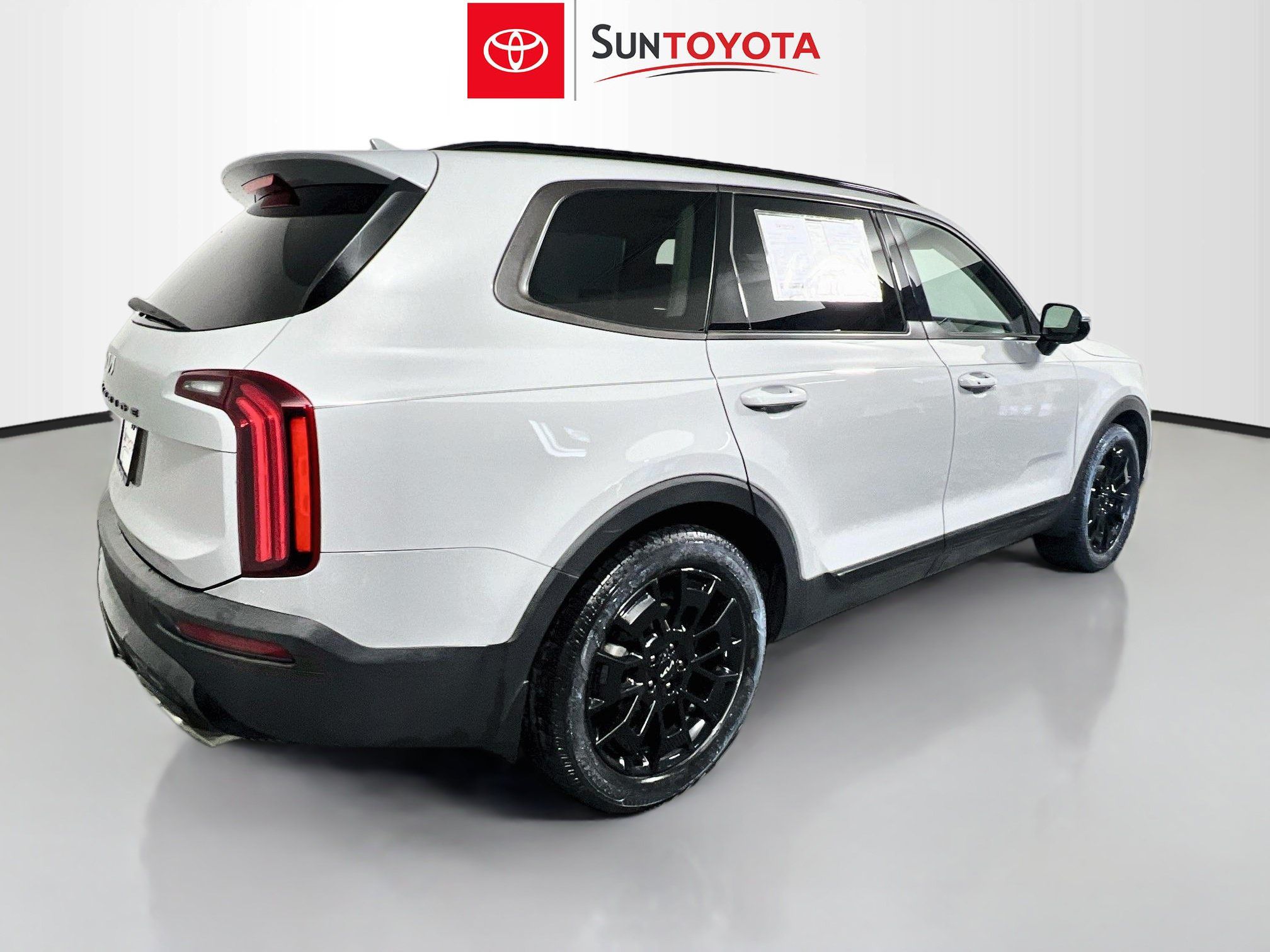 Used 2022 Kia Telluride SX w/ Nightfall Edition Package AWD/4WD image 4