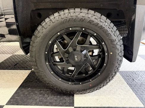 Used 2018 Chevrolet Silverado 1500 LT w/ LT Eassist Package image 10