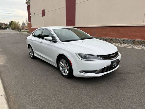 Used 2015 Chrysler 200 Limited w/ Convenience Group image 9