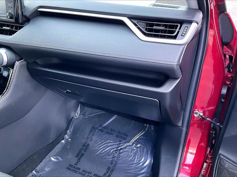 Used 2022 Toyota RAV4 LE image 18