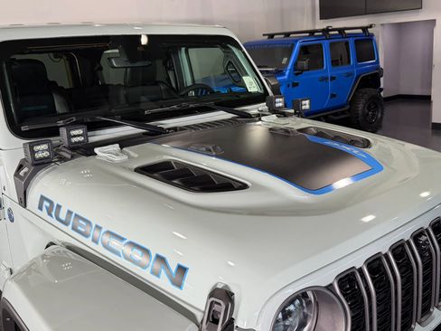 Used 2024 Jeep Wrangler Unlimited Rubicon 4xe image 3