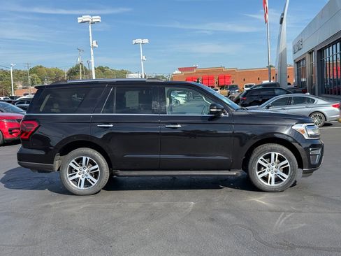 Used 2024 Ford Expedition Limited image 2