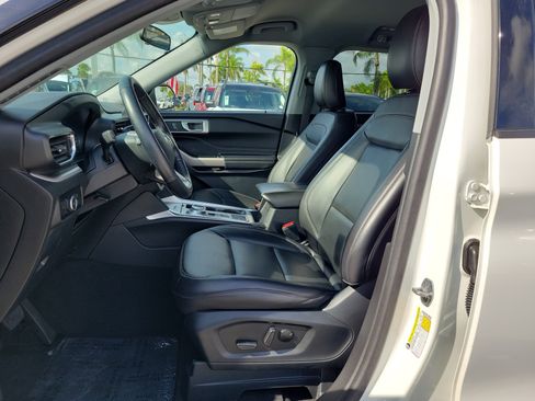 Used 2023 Ford Explorer XLT w/ Equipment Group 202A RWD image 11