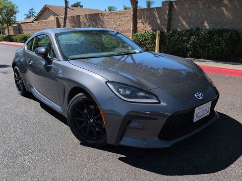 Used 2023 Toyota GR86 Premium w/ ALL Weather Mat Package (TMS) RWD image 2