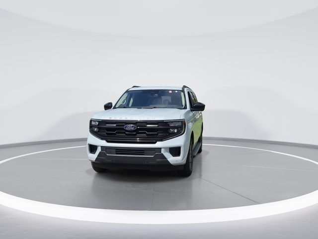 Used 2025 Ford Expedition Max Active RWD image 3