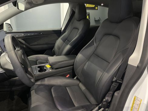 Used 2023 Tesla Model Y AWD image 17