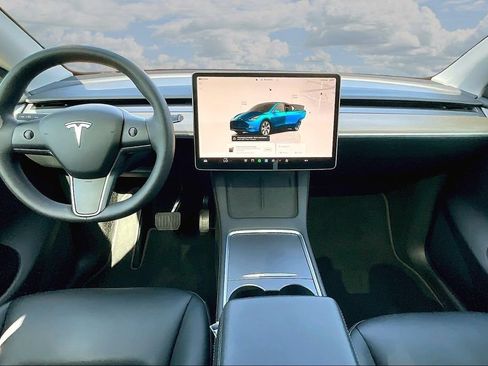 Used 2023 Tesla Model Y Long Range AWD/4WD image 7