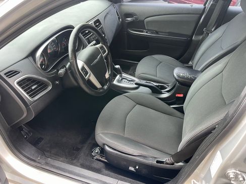 Used 2012 Chrysler 200 Touring image 9
