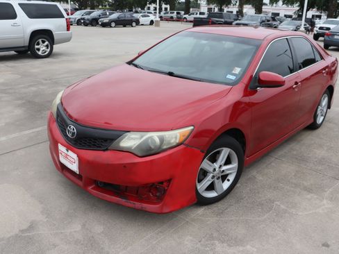 Used 2013 Toyota Camry SE FWD image 5