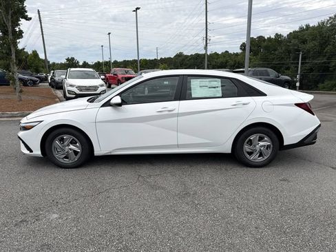 New 2026 Hyundai Elantra SE FWD image 4