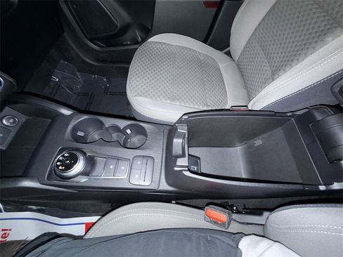 Used 2020 Ford Escape SE image 22