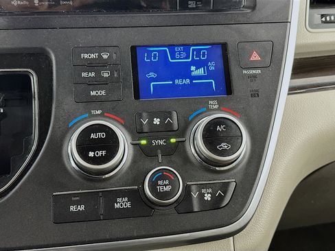 Used 2016 Toyota Sienna XLE image 22