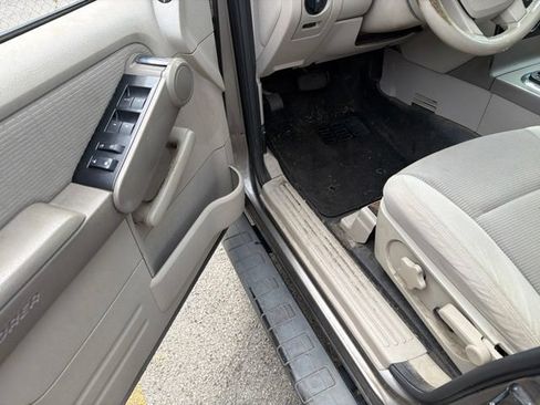 Used 2007 Ford Explorer Sport Trac XLT AWD/4WD image 7