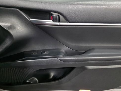 Used 2018 Toyota Camry SE image 13