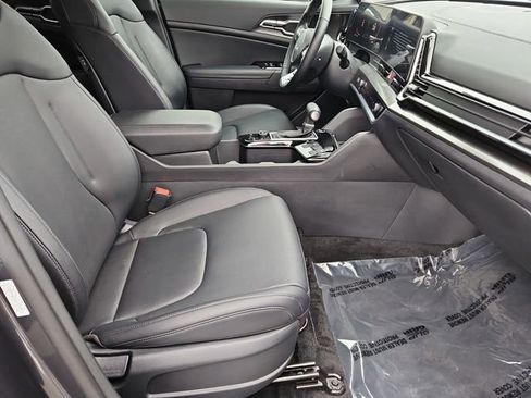 Used 2024 Kia Sportage EX image 19