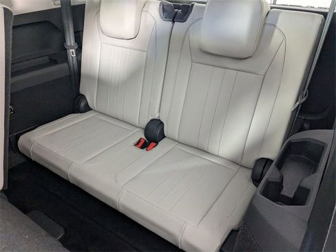 Used 2024 Volkswagen Tiguan SE image 29