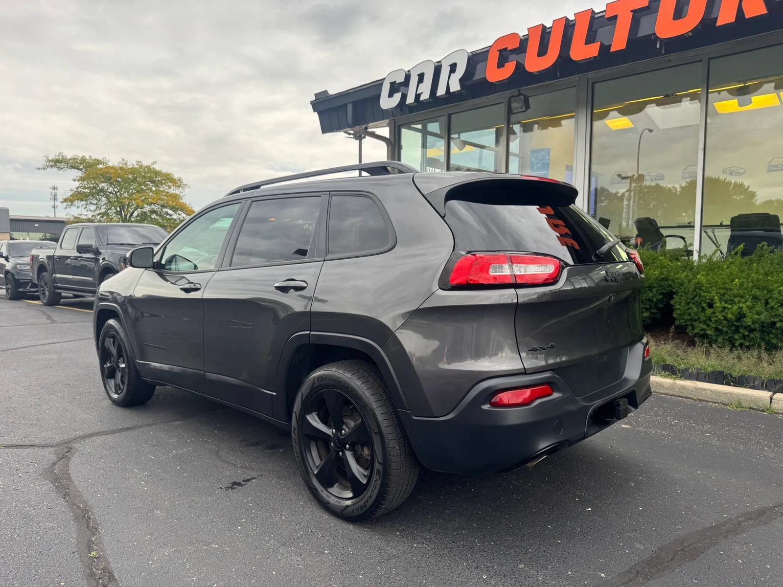 Used 2017 Jeep Cherokee High Altitude AWD/4WD image 5