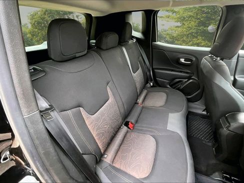 Used 2023 Jeep Renegade Latitude AWD/4WD image 26