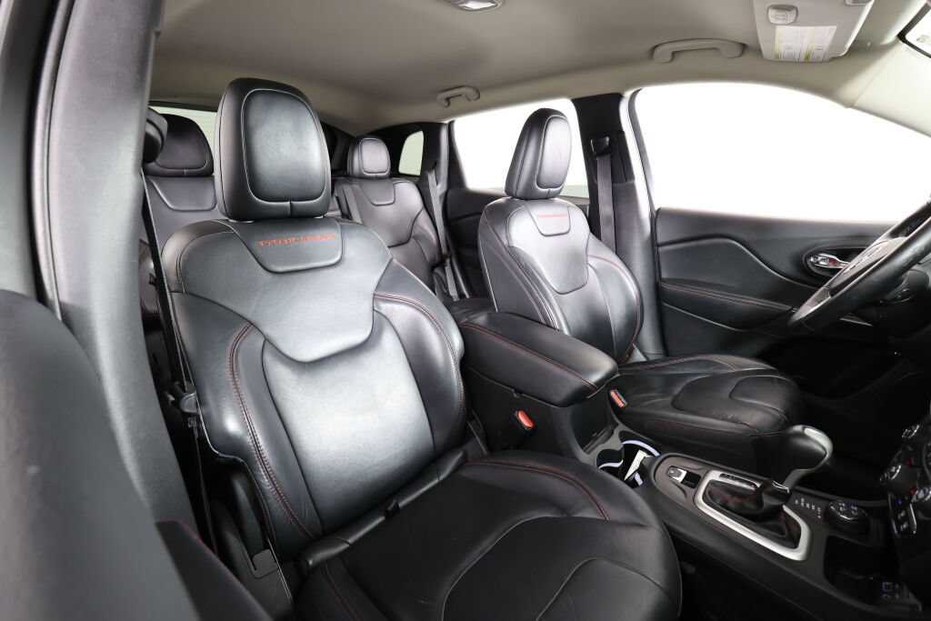 Used 2015 Jeep Cherokee Trailhawk w/ Comfort/Convenience Group AWD/4WD image 25