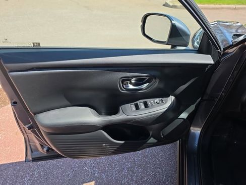 Used 2025 Honda HR-V LX image 10