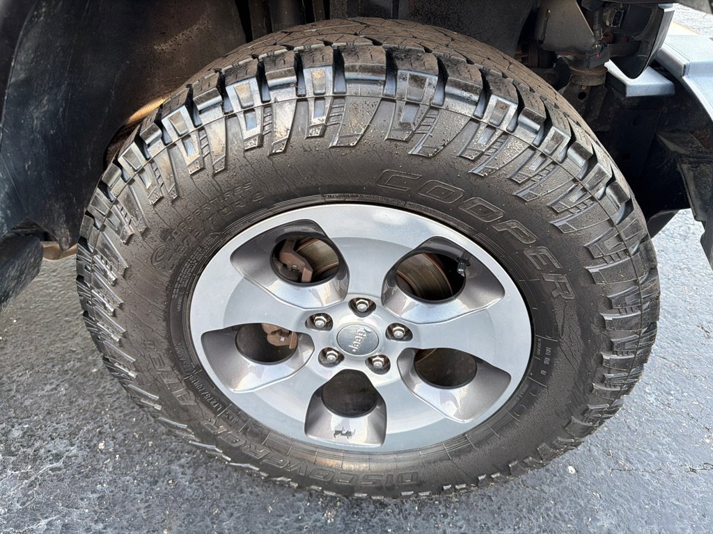 Used 2018 Jeep Wrangler Unlimited Sahara AWD/4WD image 28