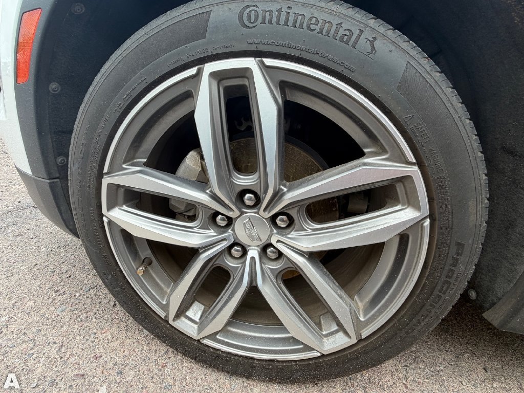 Used 2019 Cadillac XT4 Sport w/ Driver Awareness Package FWD image 5