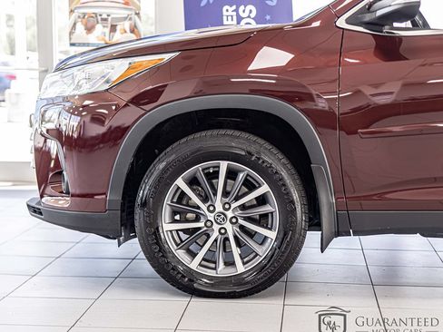Used 2019 Toyota Highlander XLE AWD/4WD image 7