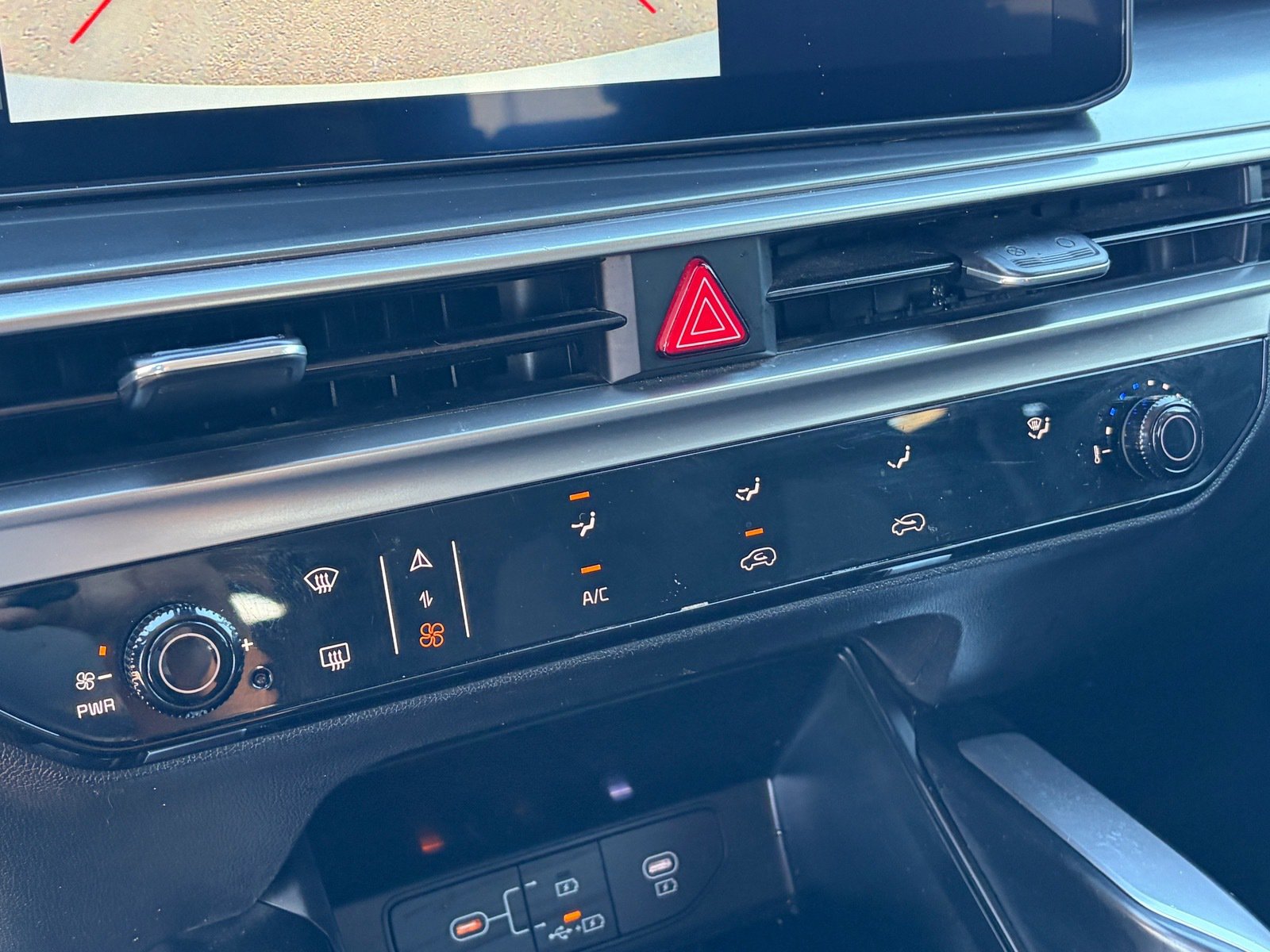 Certified 2025 Kia Sorento LX FWD image 27