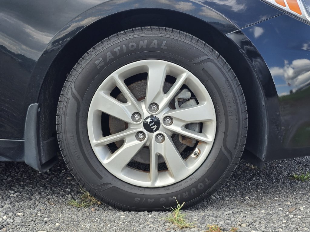 Used 2017 Kia Optima LX FWD image 11