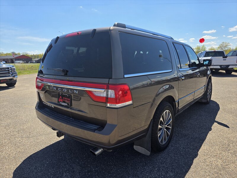 Used 2017 Lincoln Navigator L Select AWD/4WD image 3