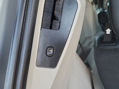 Used 2019 Dodge Grand Caravan SXT image 12