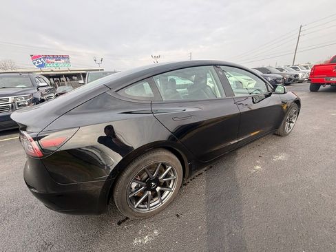 Used 2022 Tesla Model 3 Standard Range image 3