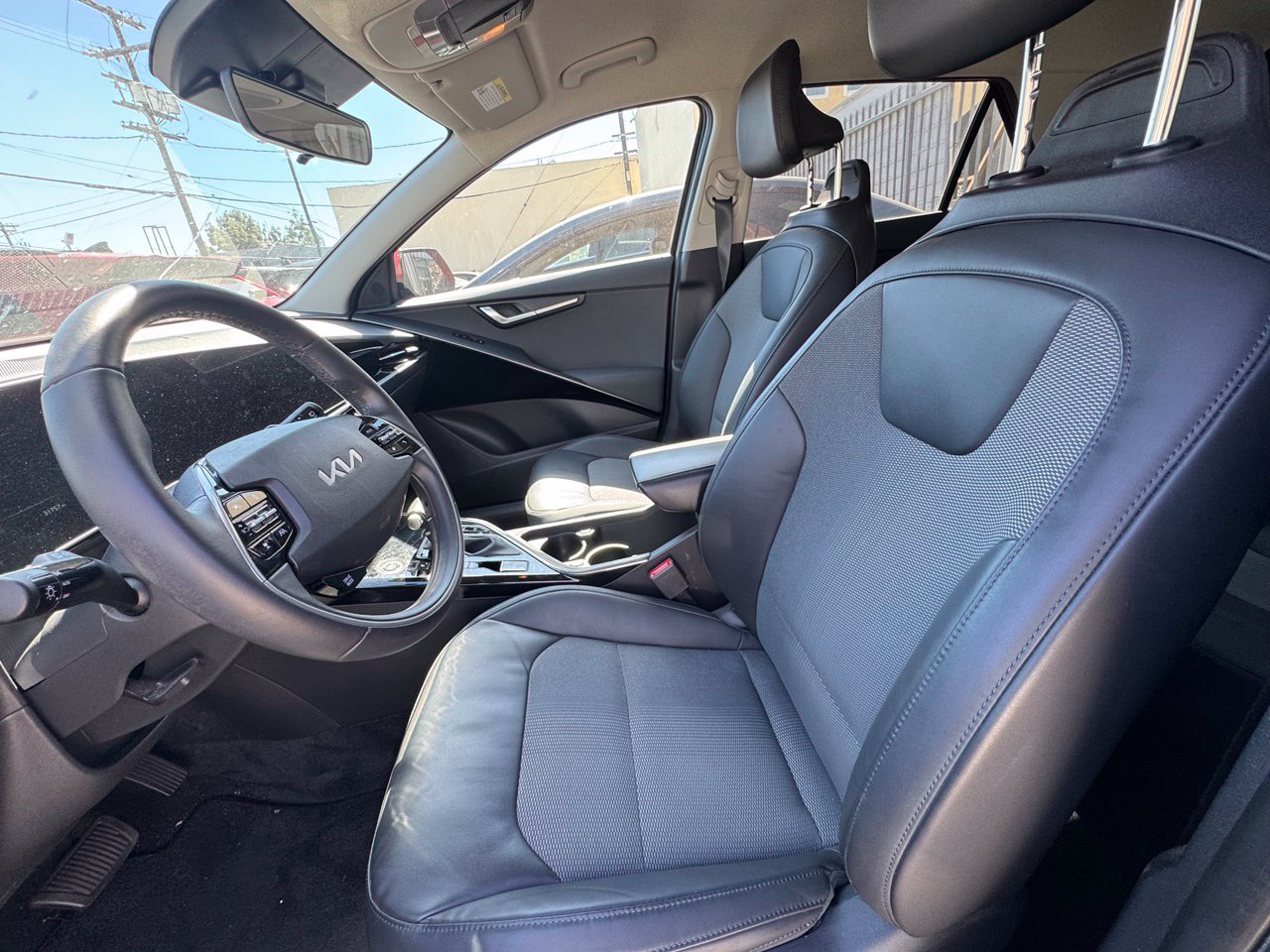 Used 2024 Kia Niro EX FWD image 6