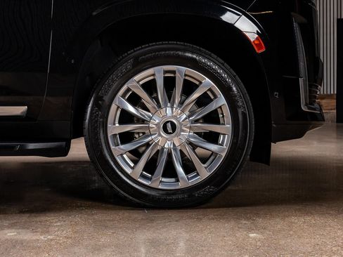 Used 2023 Cadillac Escalade Premium Luxury RWD image 5