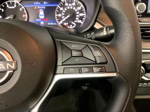 Used 2025 Nissan Altima 2.5 SV FWD image 19