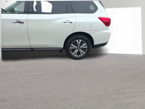Used 2019 Nissan Pathfinder SV w/ SV Tech Package AWD/4WD image 17