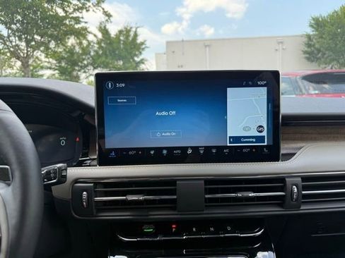 New 2025 Lincoln Corsair Reserve w/ Equipment Group 202A image 10