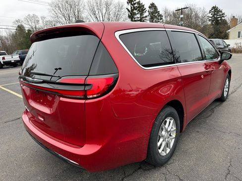 New 2026 Chrysler Pacifica Select image 8