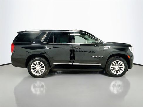 Used 2022 GMC Yukon SLT w/ SLT Premium Package image 8