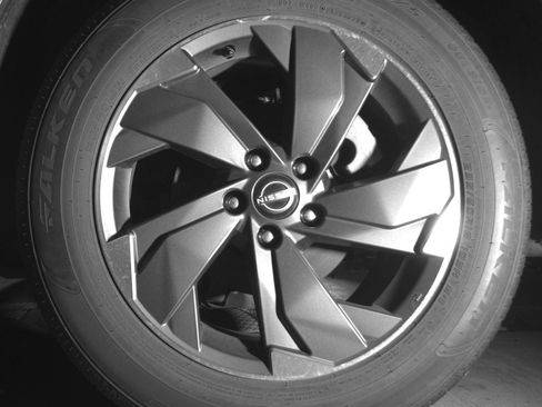 Used 2025 Nissan Rogue SV FWD image 14
