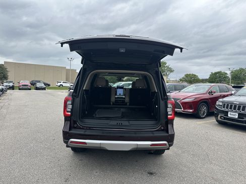 Used 2024 Ford Expedition Limited AWD/4WD image 10