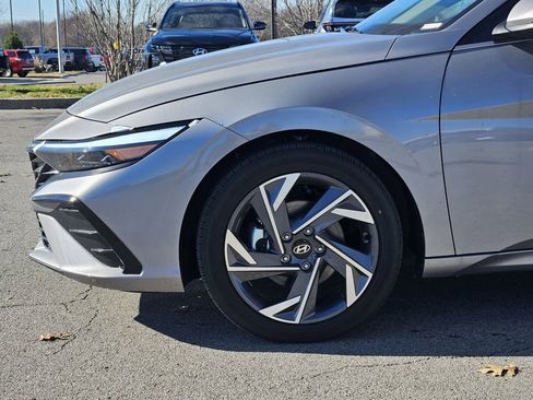New 2025 Hyundai Elantra Limited FWD image 10