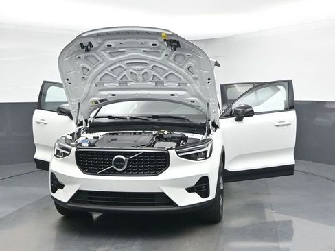 Used 2024 Volvo XC40 B5 Plus image 50