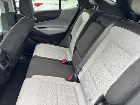Used 2023 Chevrolet Equinox LS image 4