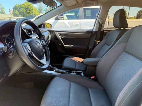 Used 2017 Toyota Corolla LE w/ Carpet Mat Package (TMS) FWD image 10